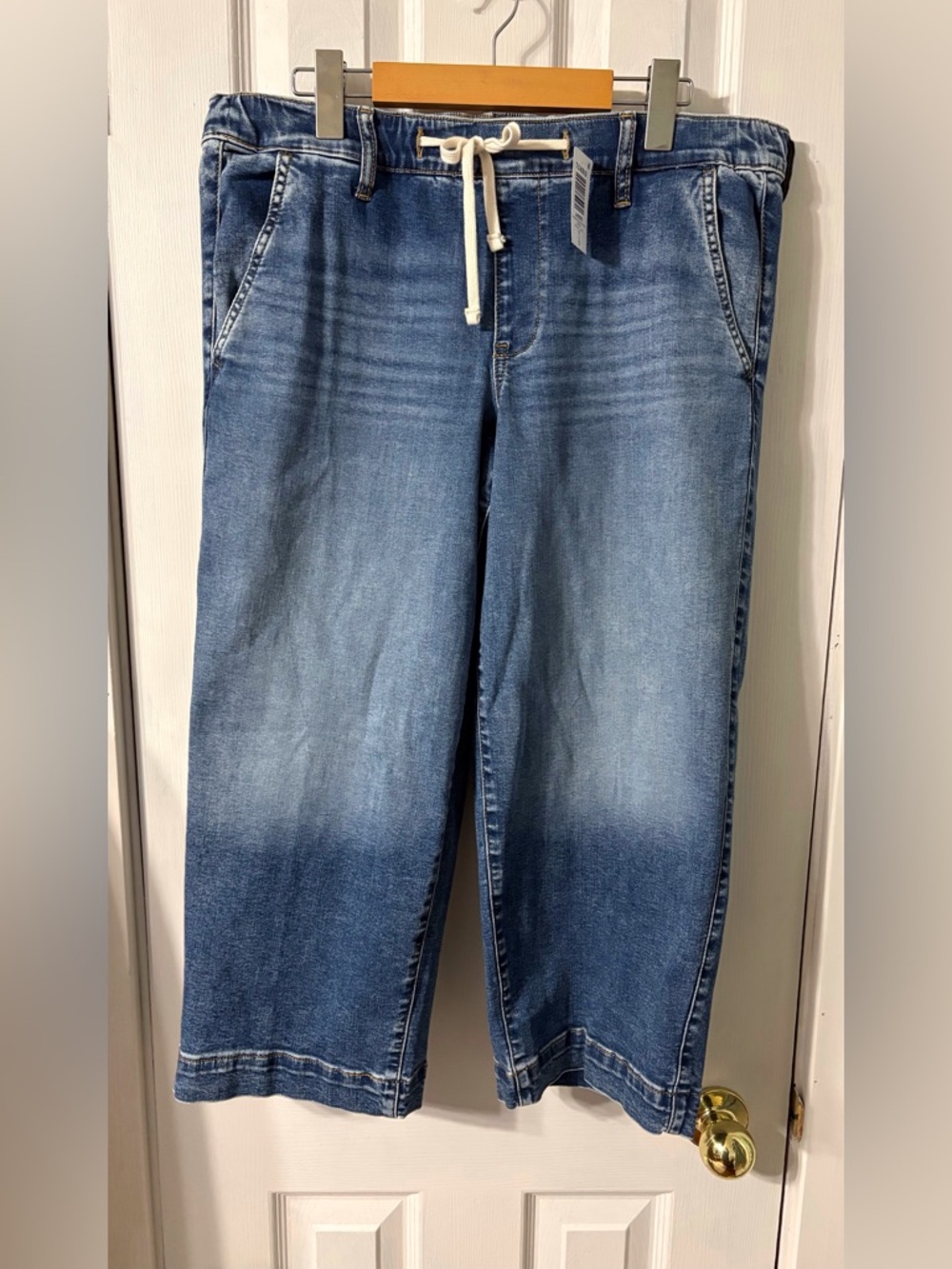 torrid Crop Weekend Mid-Rise Wide-Leg Jean - Picture 7 of 10